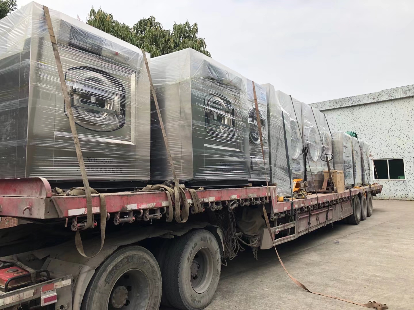 臥式工業(yè)用洗衣機安裝，環(huán)保型工業(yè)用洗衣機公司排名