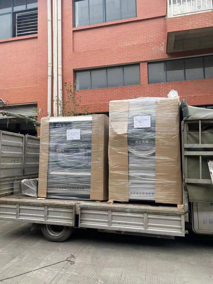 突破困境！廣州工業(yè)小型洗衣機(jī)助力干洗店營收翻倍，洗凈率高達(dá)98%